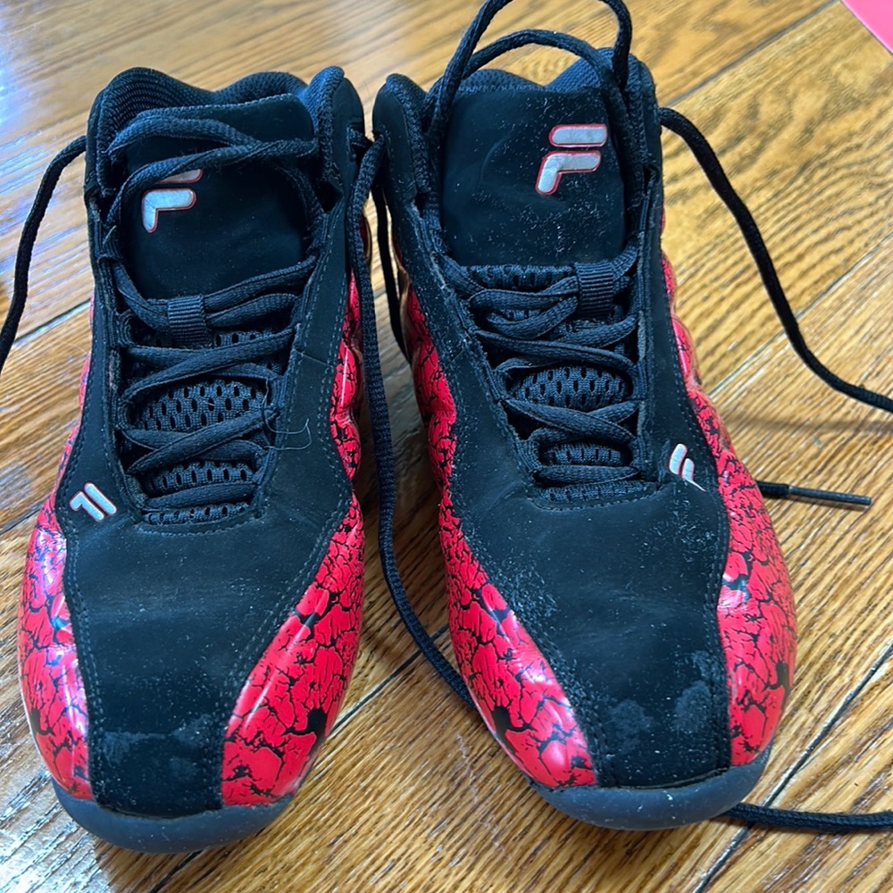 Fila Incentive red/black mid low basketball shoes. Youth size 4.